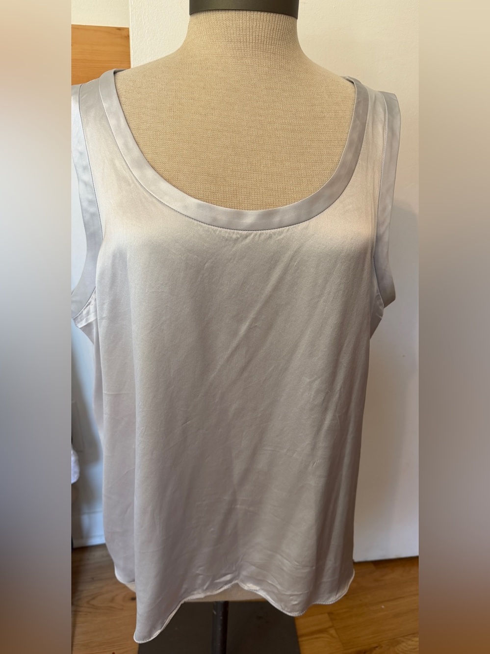 Lafayette 148 New York Satin-Trim Silk Camisole in Light Gray